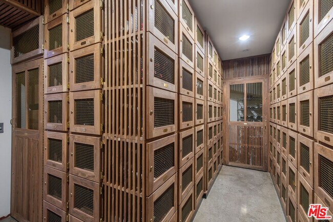 Building Photo - 13650 Marina Pointe Dr
