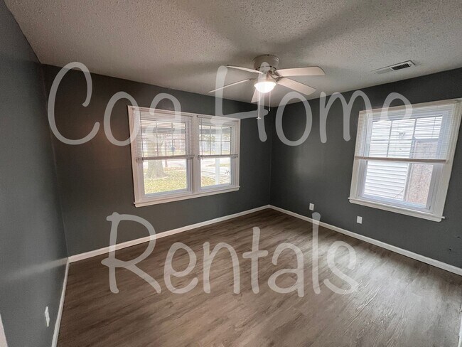 Building Photo - North East Side Home