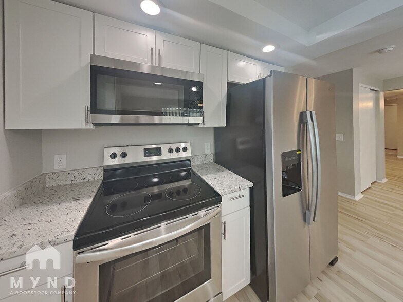 Building Photo - 5801 Elena Dr