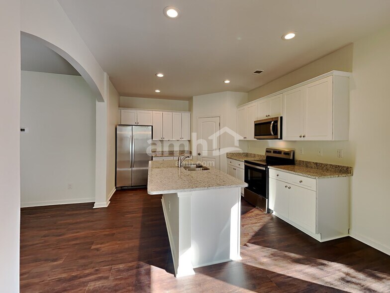 Building Photo - 421 Lossie Ln