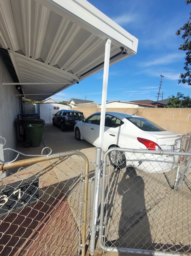 Building Photo - 137 E R St