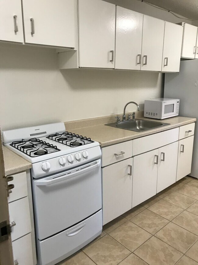 Building Photo - Large Sunny Studio Available Near Longwood (9/1)