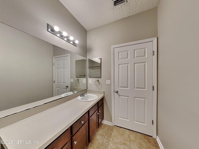 Building Photo - 440 Pine Eagle Dr