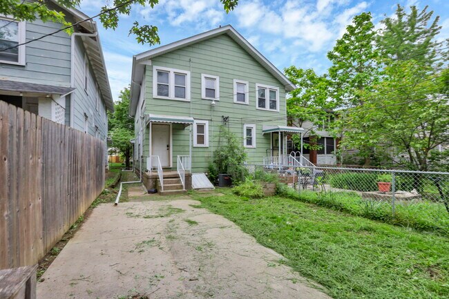 Building Photo - 1349 N 6th St