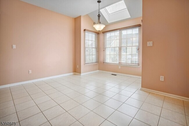 Building Photo - 220 Patriot Hill Dr