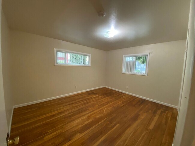 Building Photo - 44-1810