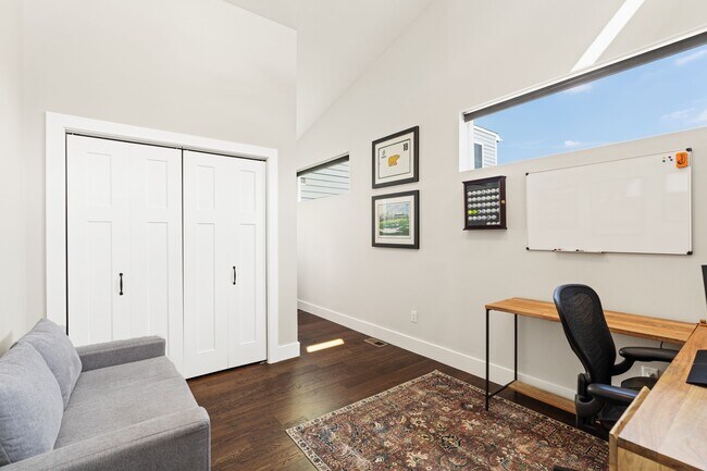 Building Photo - 807 Nicholson St