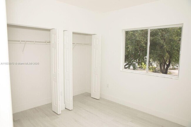 Building Photo - 273 SE 32nd Ave