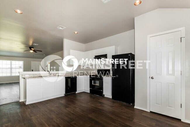 Building Photo - 4 Bedroom Pet-Friendly Home in Mustang, OK with Main Street Renewal