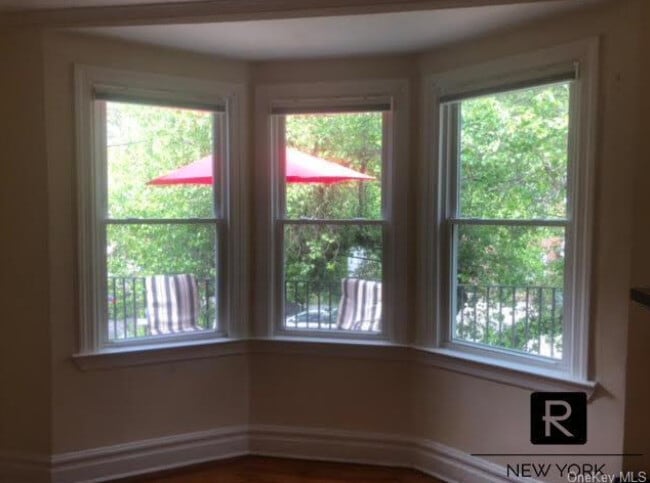 Building Photo - 216 Lakeview Pl