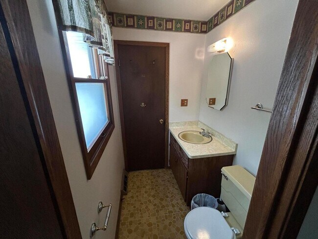 Building Photo - 5646 S 45th St