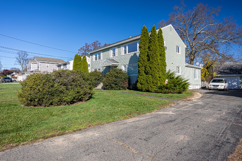 Building Photo - 272 Hunyadi Ave