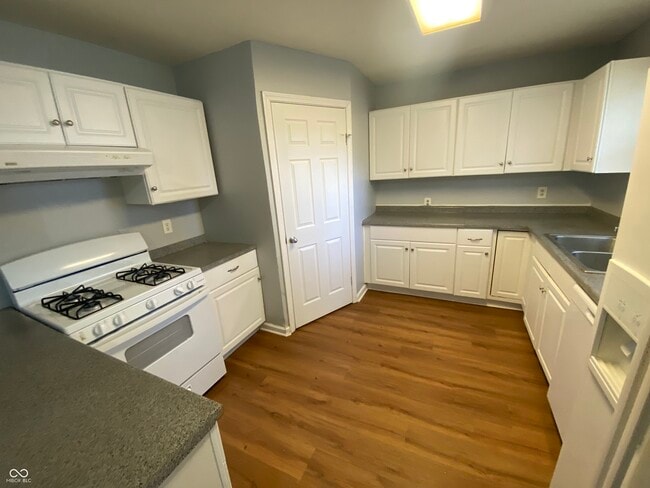Building Photo - 8044 Beechwood Ave