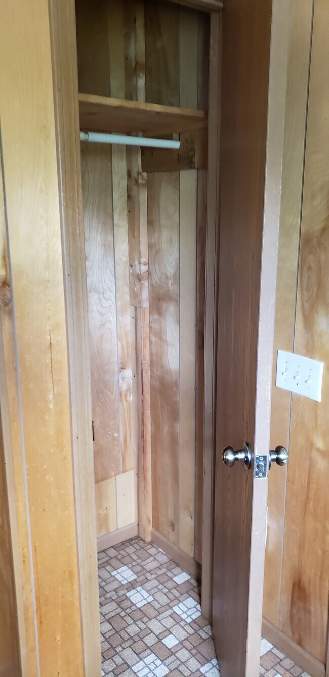 Building Photo - 385 Dille St