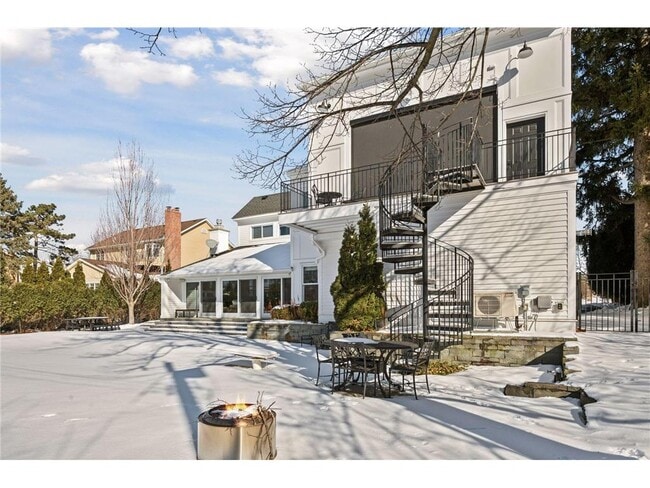 Building Photo - 5 Cooper Ave