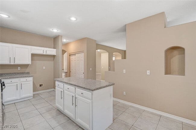 Building Photo - 1332 Dream Valley St