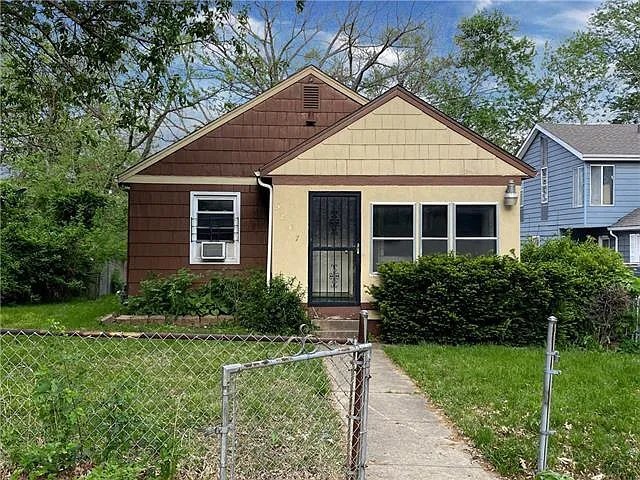 Building Photo - 5807 Olive St