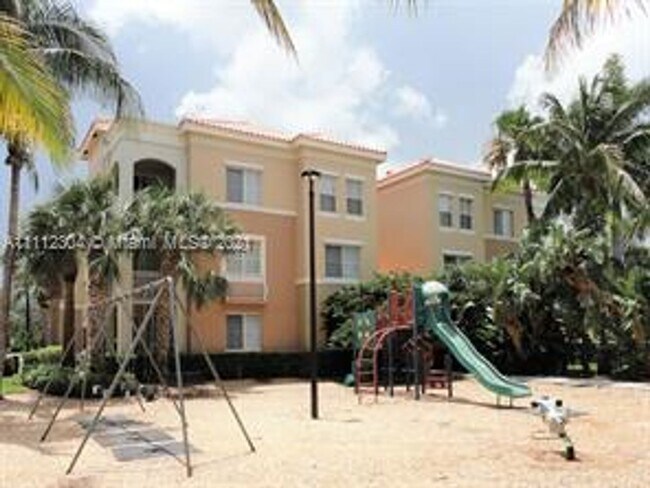 Building Photo - Greenhills-11032