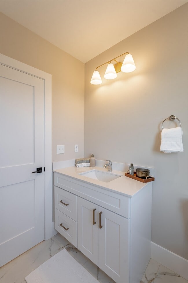 Building Photo - 815 Lafayette Rd