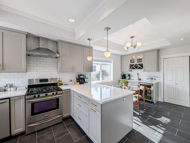 Building Photo - Elegant 3-Bedroom Home with Exceptional Craftsmanship in West Seattle