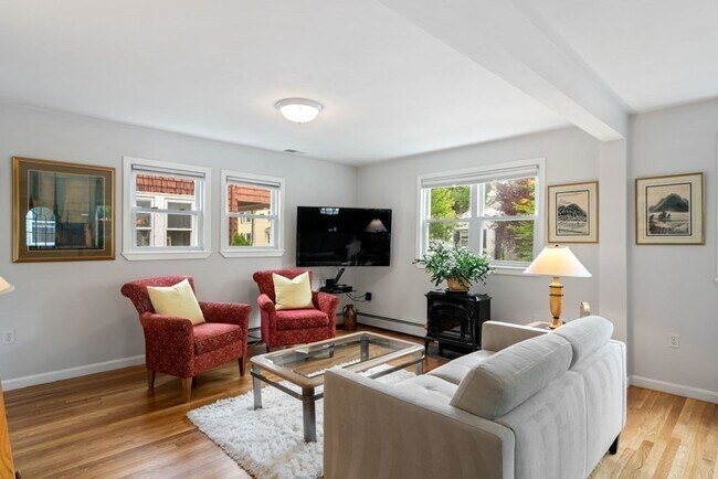 Building Photo - 45 Magoun St