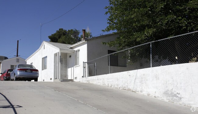 Primary Photo - 16709-16711 Forrest St