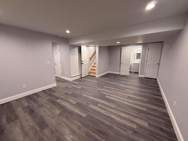 Building Photo - 7156 Holland Ln
