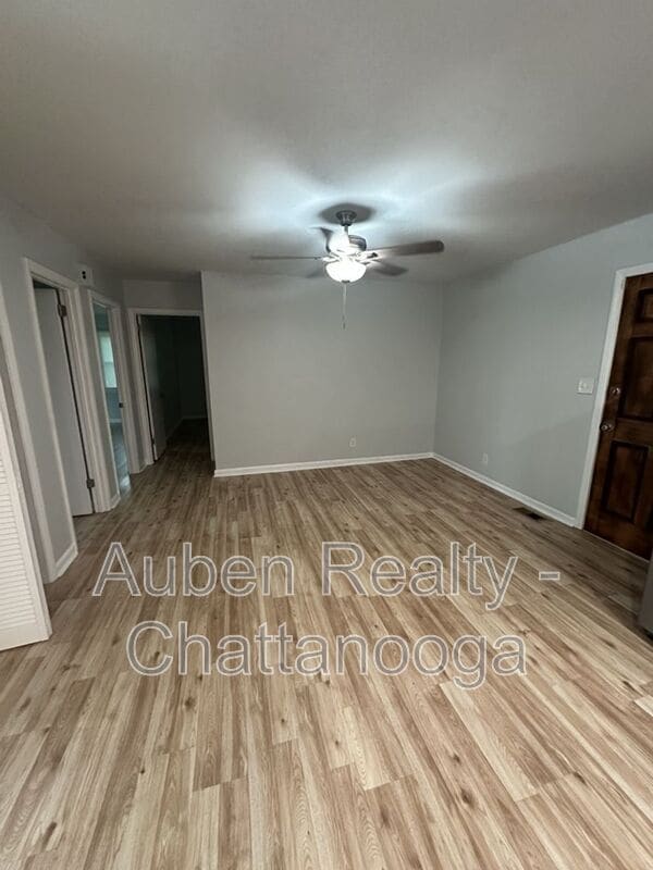 Building Photo - 229 N Cliff Ln