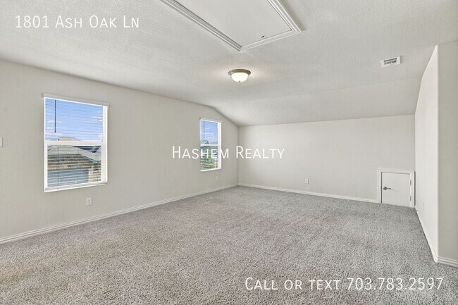 Building Photo - 1801 Ash Oak Ln