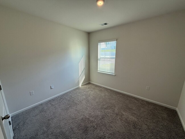 Building Photo - Like New Beautiful Home in Locust!