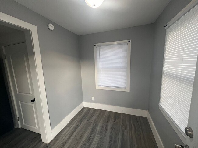 Building Photo - Moline Single Family Home