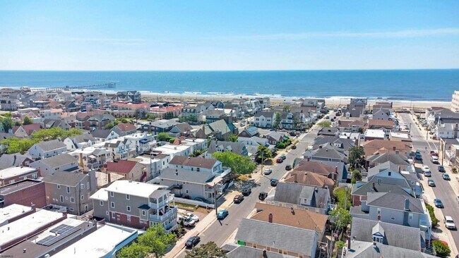 Building Photo - 10 S Troy Ave