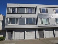 Building Photo - 1st Floor 2Bd / 1Ba  Flat With Garage Parking