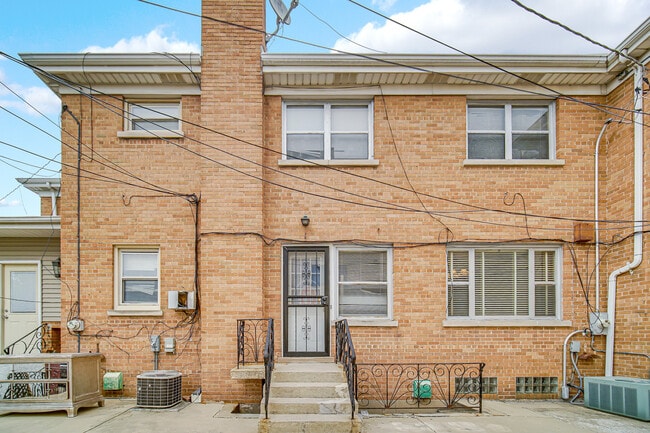 Building Photo - 7248 N Ridge Blvd