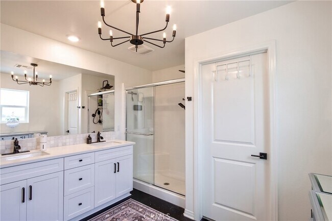 Building Photo - 33063 Table Rock Dr