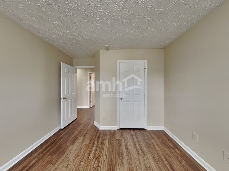 Building Photo - 223 Vernon Walk