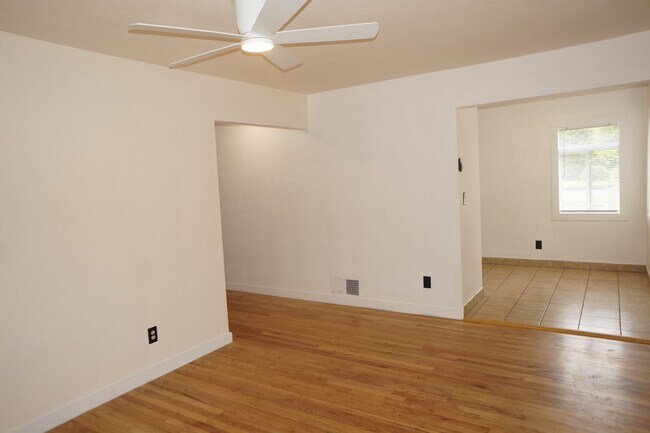 Building Photo - 4805 N Maryland Ave