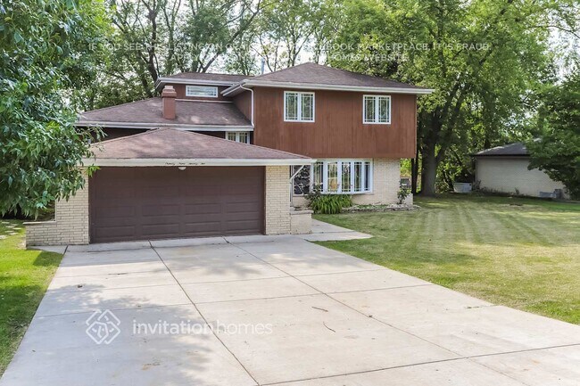 Building Photo - 9922 S 86th Ave