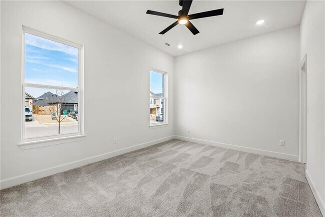 Building Photo - 1821 Lotus Rd