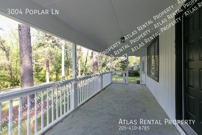Building Photo - 3004 Poplar Ln