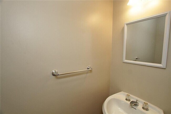 Building Photo - 1490 Creek Pointe Cir