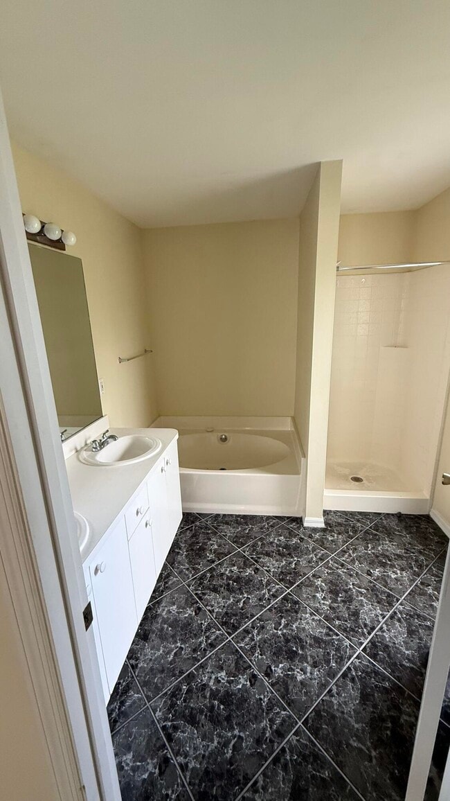 Building Photo - 5529 NW North Lundy Cir