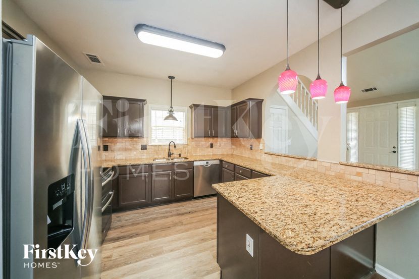 Building Photo - 10432 Kensington Cir