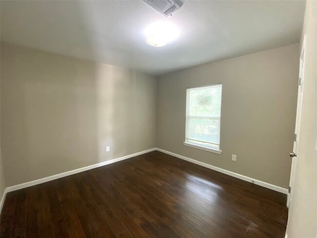 Building Photo - 4411 Buena Vista St