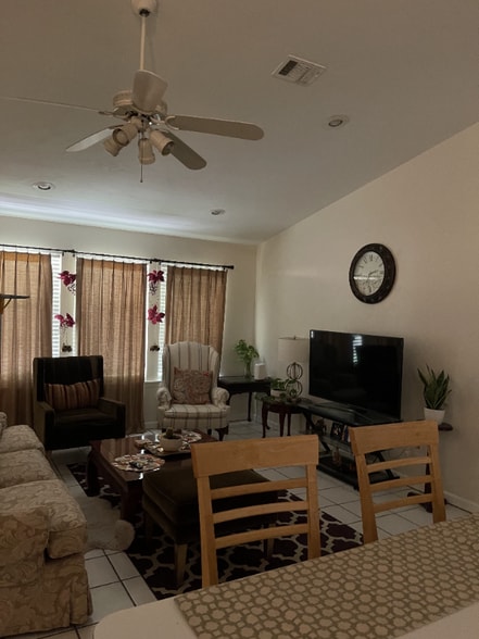 Building Photo - 2214 Amelia Cir