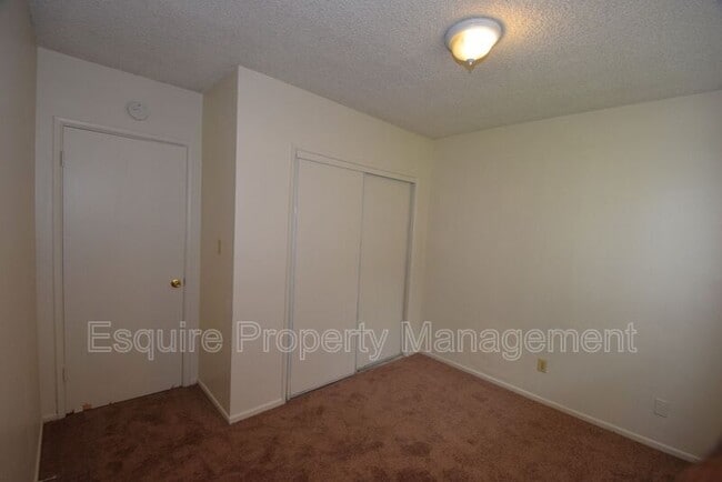 Building Photo - 2050 N Ventura Rd