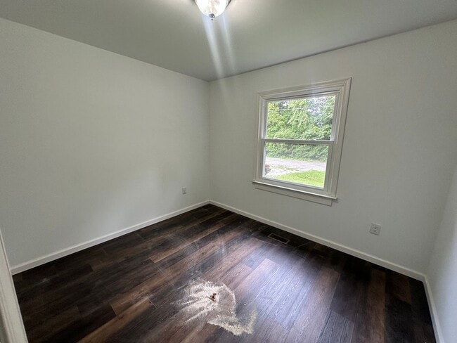 Building Photo - Remodeled 3-Bedroom Home in Blackstone!