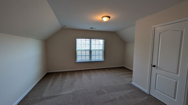 Building Photo - Stunning 7 Bedroom House with a Loft and Updated Kitchen in Harrisburg