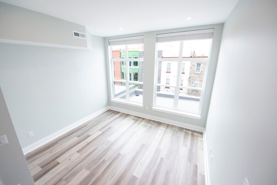 Building Photo - 1255 N 24th St