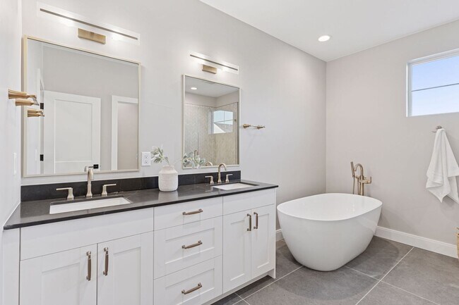 Building Photo - New Berthoud Home with Modern Comfort | $1...